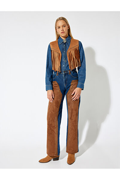 Koton Ärmellose Weste in Wildlederoptik mit V-Ausschnitt, Quasten und Metallp...