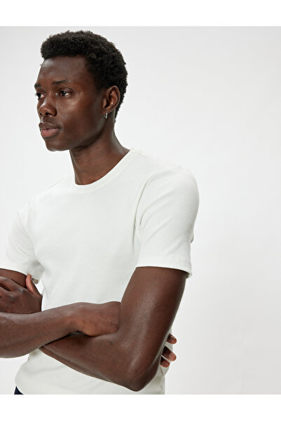 Koton تي شيرت أساسي بأكمام قصيرة ورقبة دائرية