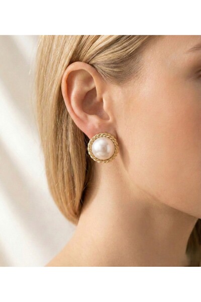 Candy Nuveria Royal Acrylic Stone Round Earrings