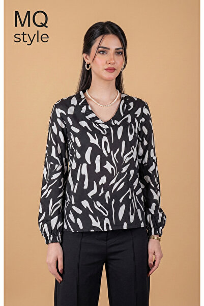 MQ An elegant long-sleeved blouse from Style – the epitome of femininity