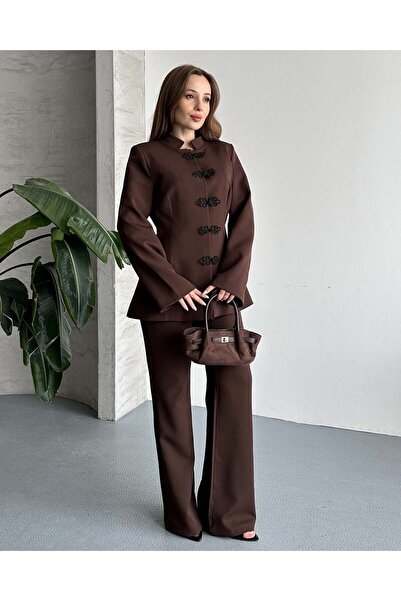 FERZOLAİO طقم سترة وبنطلون بني بأزرار صينية الصنع