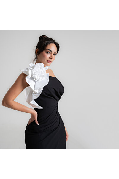 MARIETTAKSA Soft black dress with a rose