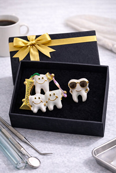 PULİNİN DÜKKANI Diş Hekimi Broş Seti – Sevimli Diş Tasarımlı 2’li Broş Hediye...