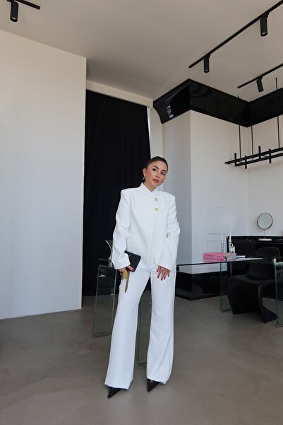 Özge Özgenç Two-Button Jacket and Trousers Set