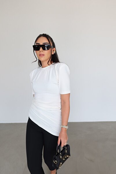 Özge Özgenç Omuzu Vatkalı Yanı Büzgülü Bluz
