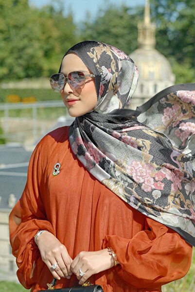 Buttonscarves شال وندرلاند الساتان - كافيار