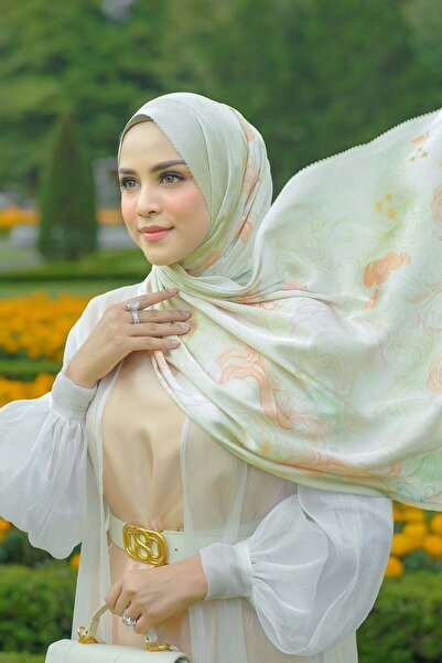 Buttonscarves شال فريندشيب ساتان - بونبون