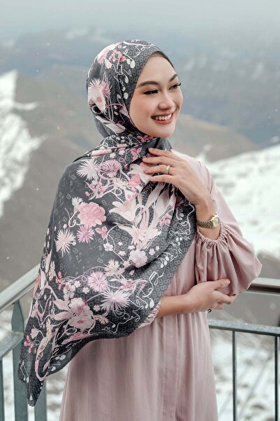 Buttonscarves Nada Saten Shawl - Re