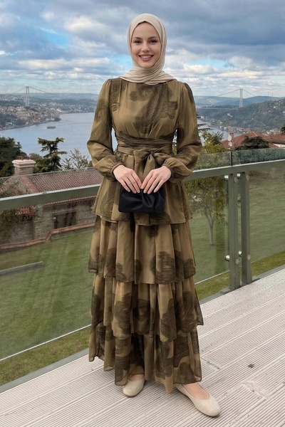 InStyle Φόρεμα από σιφόν καμηλό σε Με σχέδιο στρώσεις