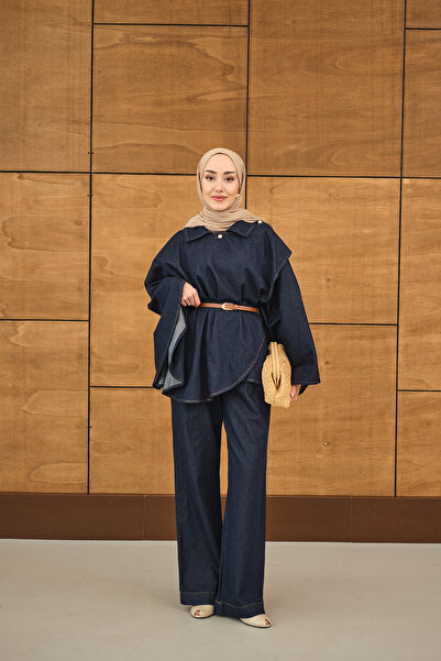 LOCCO بدلة جينز نسائية بتفاصيل أزرار جانبية باللون الأزرق الداكن