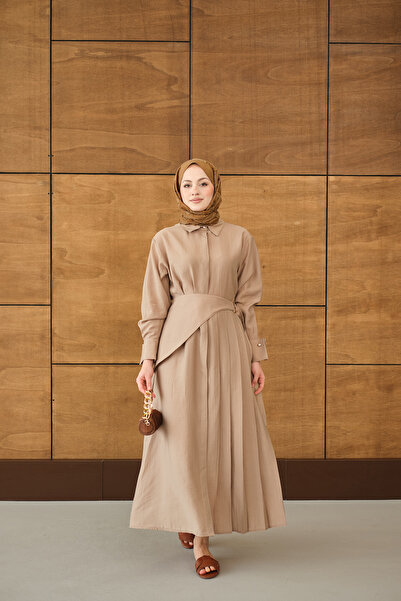 LOCCO Дамска рокля с плисета, колан и копчета по цялата дължина, кремава