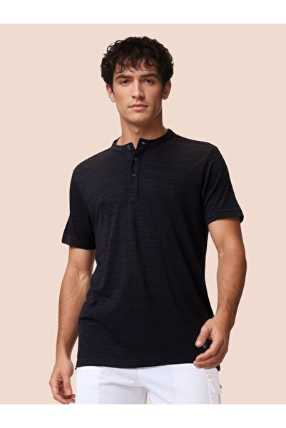 STATUS QUO Solid Henley Neck Regular Fit Black T-shirt