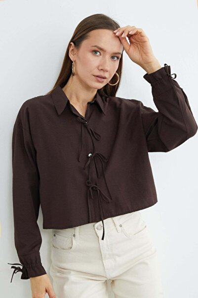 Fulla Moda Cămașă crop cu nasturi și legături în față