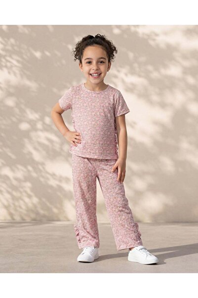 REDTAG طقم ملابس كاجوال للبنات مكون من قطعتين: بلوزة وبنطال مطبوع باللون الوردي