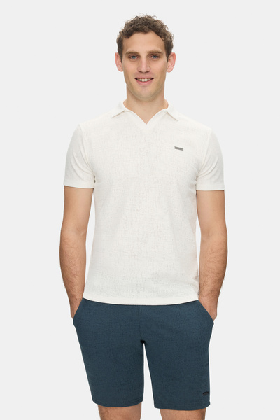 UCLA Ανδρικό μπλουζάκι FELIPE σε χρώμα κόκαλου με γιακά πόλο, από ελαφρύ ύφασ...