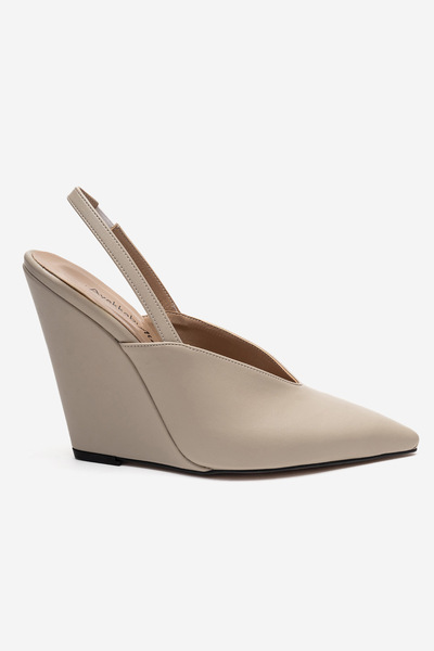 Ayakkabı Ateşi Pantofi de damă din piele bej cu vârf ascuțit, cu spatele desc...