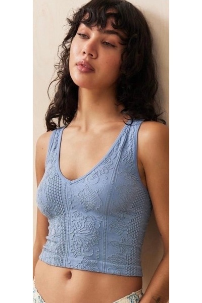 Out From Under for Urban Outfitters Mavi V Yaka Dikişsiz Dokulu Jakar Crop Bü...