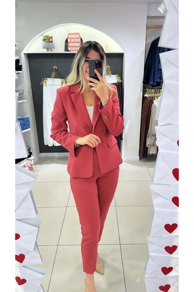 HandeButik Kadın Gold Düğme Detaylı Vücuda Oturan Slim Fit Blazer Ceket