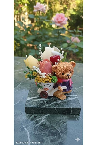 MayAde Boutique „Hărnicie și Flori”: Aranjament Decorativ cu Ursuleț