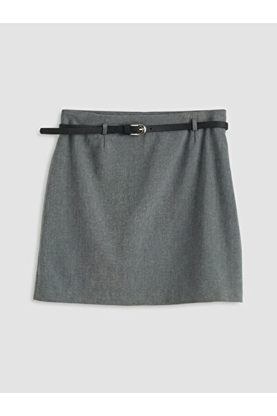 LC Waikiki Shining Store'dan Işıltılı Seçimler Beli Kemerli Mini Etek