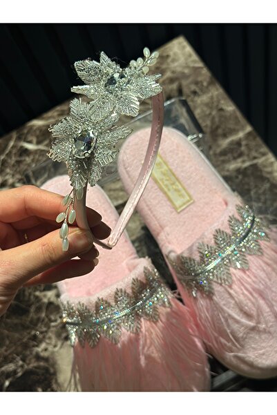 By Serpil Şener Lüks Kristal Taşlı ve Tüy Detaylı Anne & Lohusa Terlik-Taç Seti