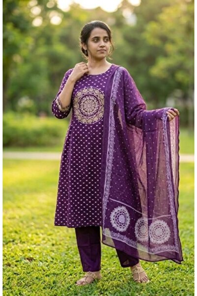 Genaric Women’s Purple Anarkali Kurta Set with Dupatta–Ethnic Motif Embroider...