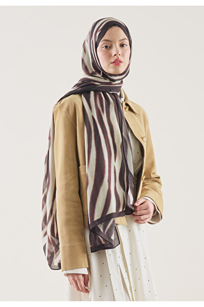 Fresh شال رامي بنقشة الحمار الوحشي باللون الأحمر الداكن