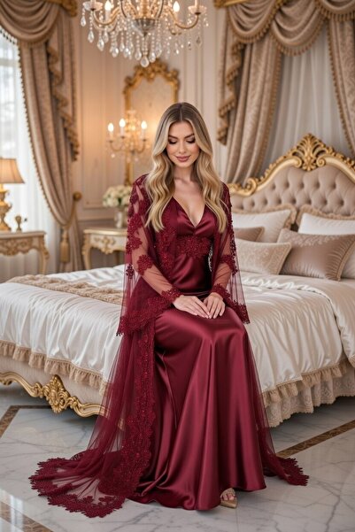 big mama طقم روب وقميص نوم فاخر مطرّز بالدانتيل في حرير - سلسلة رويال 👑