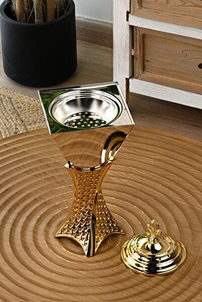 SQUALO A silver incense burner with gold trim and the Kingdom's emblem – prou...