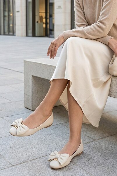 Stilbagshoes مشبك فيونكة من الساتان من فرانسيس للنساء BA حذاء مسطح EJ