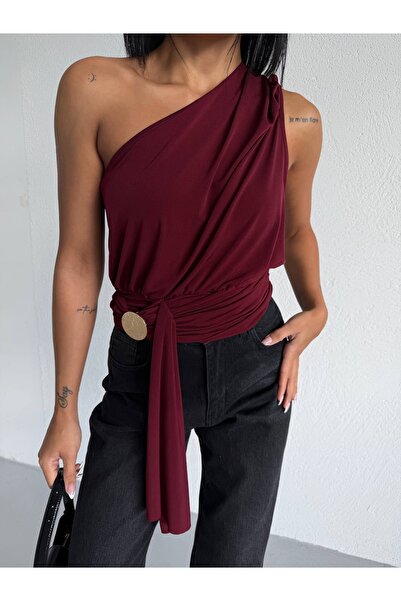 zeriva Tek Omuz Drapeli Bluz Aksesuar Detaylı Asimetrik Bluz