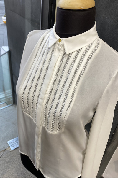 PERA MODA Stylish Shirt with Lace Pieces on the Front in Small and Large Sizes