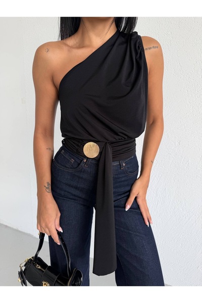 zeriva Tek Omuz Drapeli Bluz Aksesuar Detaylı Asimetrik Bluz