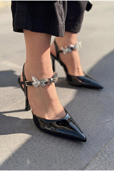 I Love Shoes حذاء سينار ستيليتو من الجلد الأسود اللامع مع تفاصيل على شكل فراشة