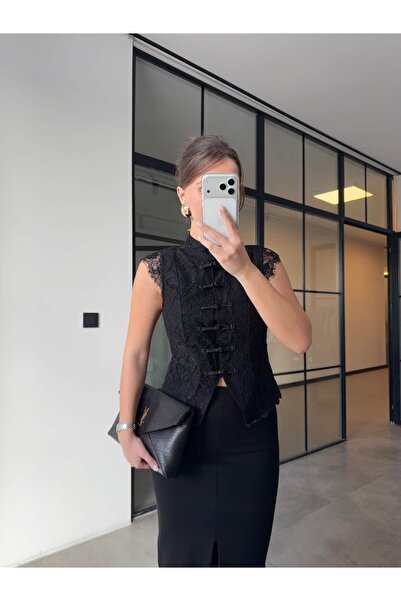 BB Bensu Buyruk BLUZĂ NEAGRĂ CU GULER ÎNALT D dantelă