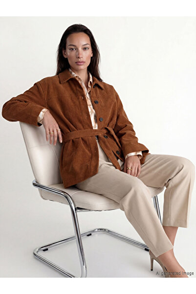 LC Waikiki سترة نسائية مخمل باللون البيج ياقة قميص مع حزام