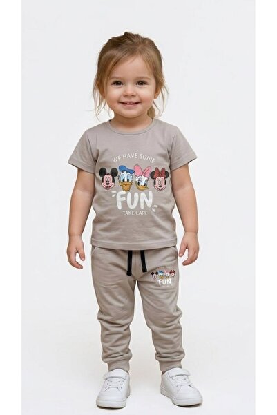 levanapajamas Girls' pajamas with a Disney character design