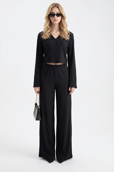 bacc Μαύρη μπλούζα με φαρδιά μανίκια και λεπτομέρεια στο γιακά και σετ παντελ...