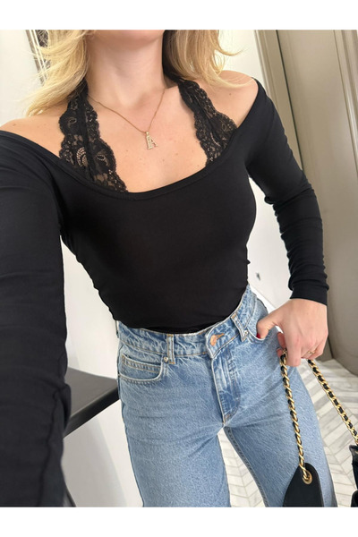 My Blog Schwarze Spitzenbluse mit Ausschnitt - 261017