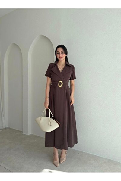 MOVELLA FASHİON فستان ذهبي حزام بتفاصيل دقيقة من قماش التينسل بطول ميدي للموس...