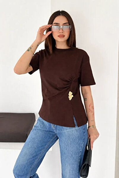 Cool & Sexy بلوزة نسائية بتفاصيل معدنية ولون بني