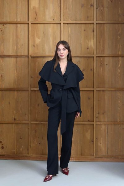 lidyasara Pelerin Detaylı Ceket & Pantolon Takım