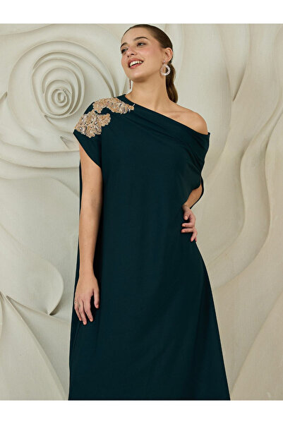 Athena By Styli فستان ماكسي قفطان مطرّز بالترتر باللون الأخضر الداكن