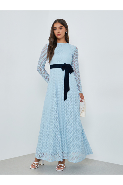 Styli فستان سهرة ماكسي من دانتيل الأزرق الفاتح مع فيونكة مخمل