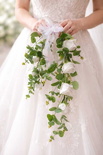 Acarflowers BEYAZ GÜLLÜ SARKAÇ GELİN BUKETİ
