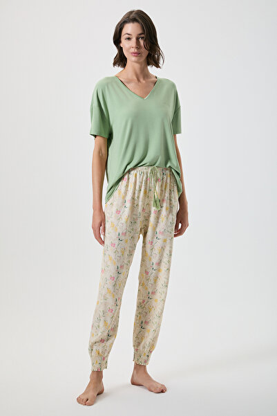 Catherine's V-Neck Crochet Detailed Floral Print Pajama Set