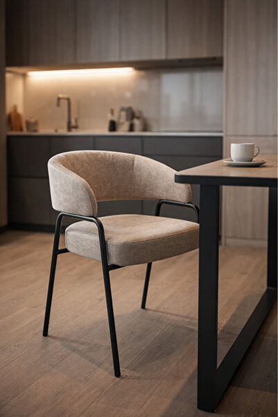 MARIA HOMES كرسي بذراعين بيج اللون بأرجل معدنية سوداء، 78 × 47 × 50 سم