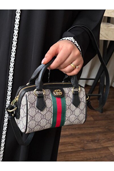 Generic Elegant Shoulder Bag with a luxurious classic design