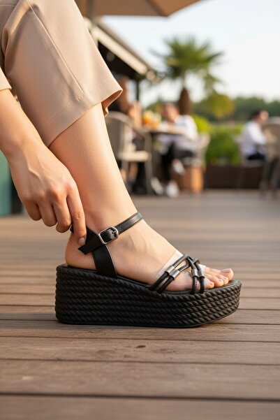 enoch حذاء نسائي شفاف بحزام معدني وتفاصيل حبلية محبوكة صندل