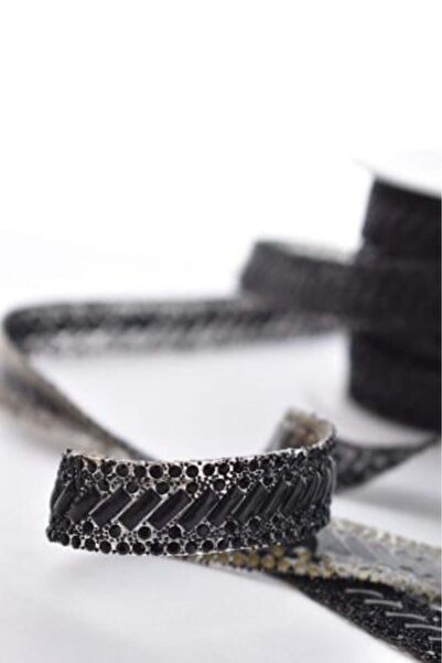 Yarn World Embroidered lace trim adds a quick touch of elegance